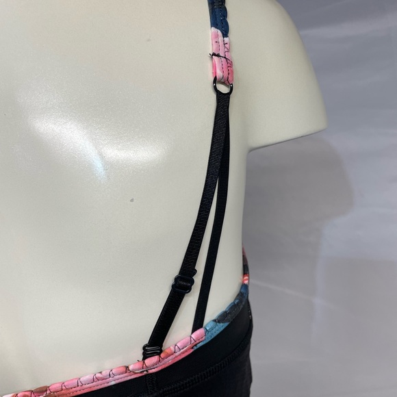 Women’s size 8 lululemon bra - Picture 7 of 7